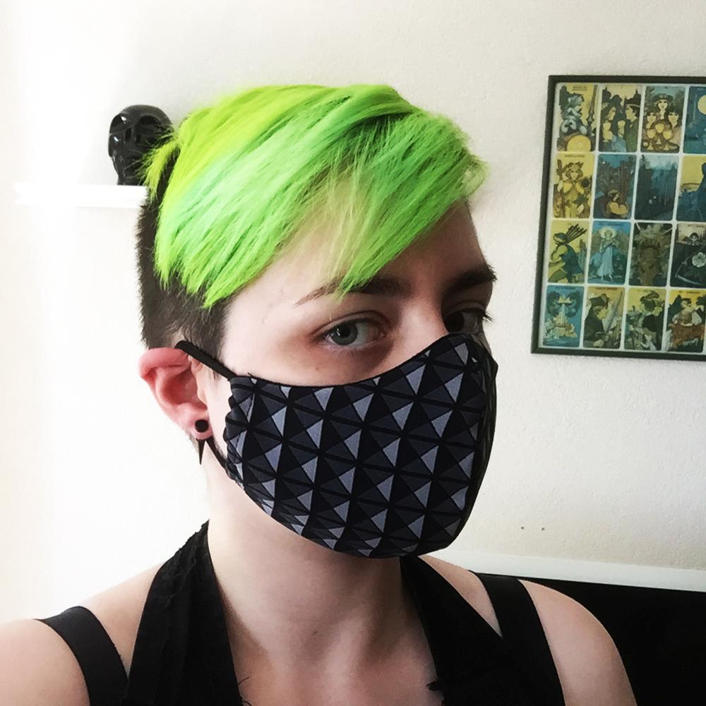 Jane Nevermore - Pyramid Stud Print Maske - Schwarz/Grau
